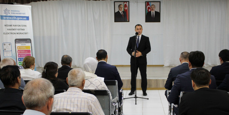 Nizami Rayon İcra Hakimiyyətinin başçısı Coşqun Cəbrayılov rayon sakinləri ilə növbəti səyyar qəbul keçirib