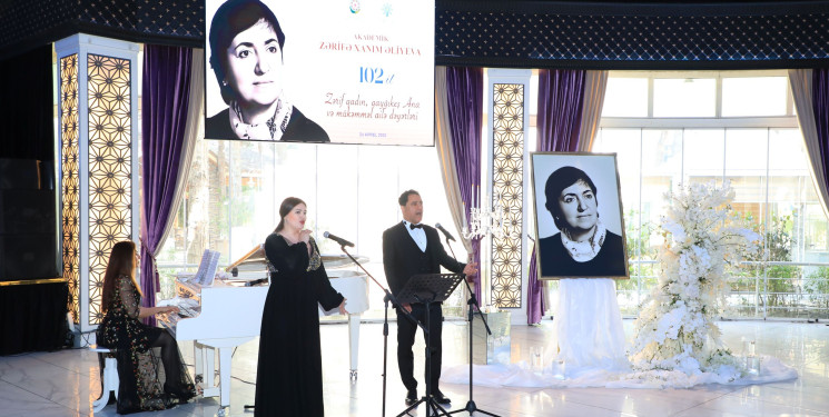 Zərifə xanım Əliyeva: Zərif qadın, qayğıkeş ana və mükəmməl ailə dəyərləri