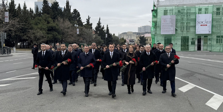 Nizami rayon ictimaiyyəti "Ana harayı” abidəsini ziyarət edib
