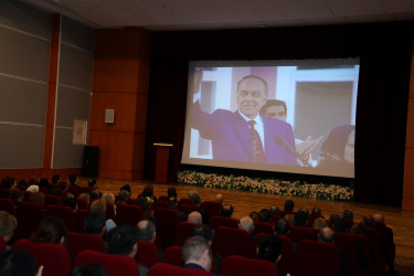 Nizami rayonunda Ulu Öndər Heydər Əliyevin Anım gününə həsr olunmuş tədbir keçirilib - 11.12.2025