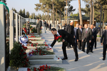 8 Noyabr – Şanlı Zəfər qələbəsinin 5-ci ildönümünü ilə əlaqədar Hərbi Memorial Məzarlıq ziyarət edilib - 08.11.2025