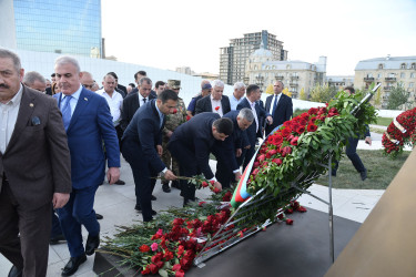 Nizami rayon ictimaiyyəti 27 Sentyabr – Anım Günündə Zəfər parkını ziyarət ediblər - 27.09.2026