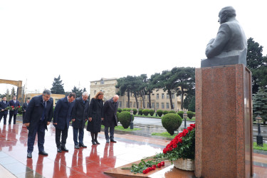 Nizami rayonunda Ulu Öndər Heydər Əliyevin Anım gününə həsr olunmuş tədbir keçirilib - 11.12.2025