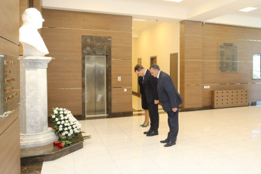 Nizami Rayon İcra Hakimiyyətində Ümummilli Lider Heydər Əliyevin xatirəsi ehtiramla anılıb - 10.05.2025