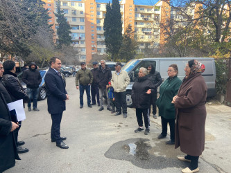 Nizami Rayon İcra Hakimiyyətinin başçısı Coşqun Cəbrayılovun abadlıq işləri gedən məhəllələrdə sakinlərlə görüşü - 28.11.2023