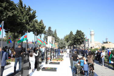 27 sentyabr Anım Günündə Keşlə Şəhidlər Xiyabanında və II Fəxri Xiyabanda şəhidlərin məzarlarının ziyarəti - 27.09.2023