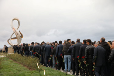 Nizami rayon ictimaiyyəti 27 Sentyabr – Anım Günündə Zəfər parkını ziyarət ediblər - 27.09.2025