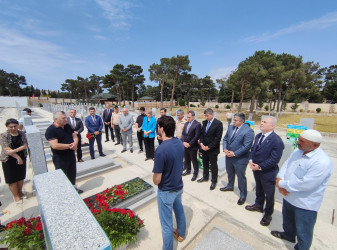 Vətən müharibəsi şəhidi Əsəd Əsədlinin doğum günündə məzarı ziyarət edilib - 17.06.2025