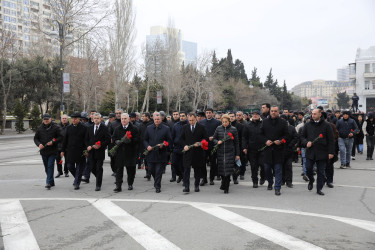 Nizami rayon ictimaiyyəti "Ana harayı” abidəsini ziyarət edib - 26.02.2025
