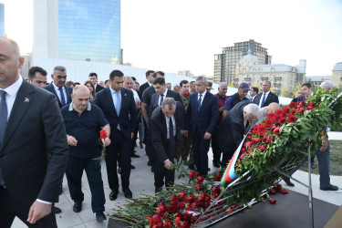 Nizami rayon ictimaiyyəti 27 Sentyabr – Anım Günündə Zəfər parkını ziyarət ediblər - 27.09.2026