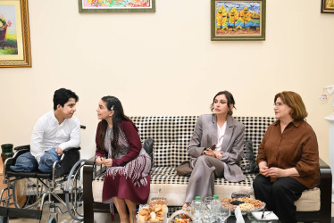 Birinci vitse-prezident Mehriban Əliyeva və Heydər Əliyev Fondunun vitse-prezidenti Leyla Əliyeva Bakıdakı 1 saylı körpələr evində və 1 saylı uşaq evi sosial xidmət müəssisəsində - 15.04.2025