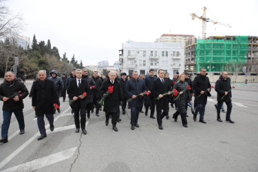 Nizami rayon ictimaiyyəti "Ana harayı” abidəsini ziyarət edib - 26.02.2025