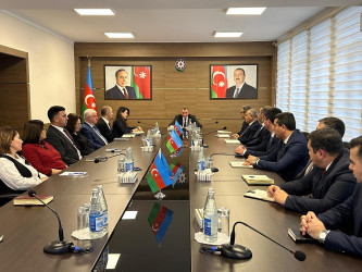 Nizami Rayon İcra Hakmiyyətində etik davranış qaydalarına həsr olunan dəyirmi masa təşkil edilib  - 08-12-2025