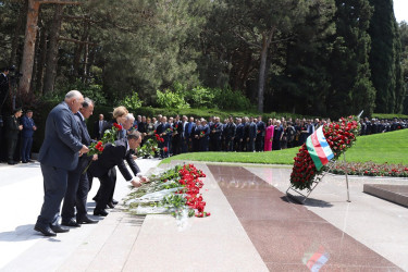 Ulu Öndər Heydər Əliyevin xatirəsi ehtiramla yad edilib - 10.05.2024