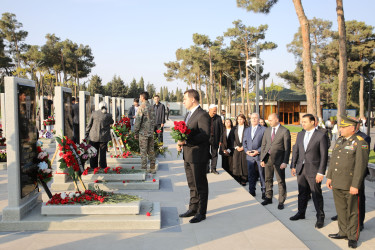 8 Noyabr – Şanlı Zəfər qələbəsinin 5-ci ildönümünü ilə əlaqədar Hərbi Memorial Məzarlıq ziyarət edilib - 08.11.2025
