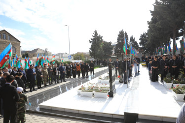 Zəfər Günü ilə əlaqədar Keşlə Şəhidlər Xiyabanı ziyarət olunub - 08.11.2023