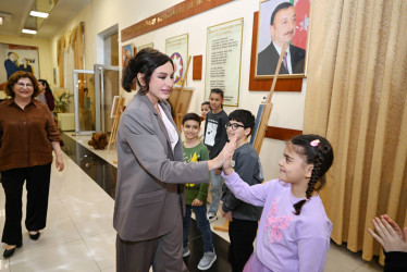 Birinci vitse-prezident Mehriban Əliyeva və Heydər Əliyev Fondunun vitse-prezidenti Leyla Əliyeva Bakıdakı 1 saylı körpələr evində və 1 saylı uşaq evi sosial xidmət müəssisəsində - 15.04.2025