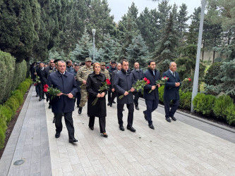 Nizami rayon ictimaiyyəti Ümummilli Lider Heydər Əliyevin məzarını ziyarət ediblər - 12.12.2025