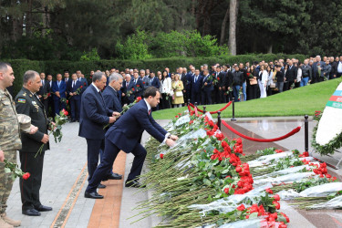 Ümummilli Lider Heydər Əliyevin 100 illik yubileyi münasibətilə“Azərbaycanın dövlət müstəqilliyi əbədidir, sarsılmazdır, dönməzdir!” mövzusunda konfrans  - 10.05.2023