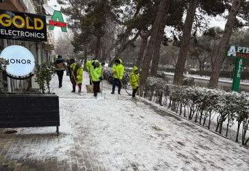 Nizami rayonunda qarlı hava şəraiti ilə əlaqədar operativ tədbirlər görülüb - 25-02-2025