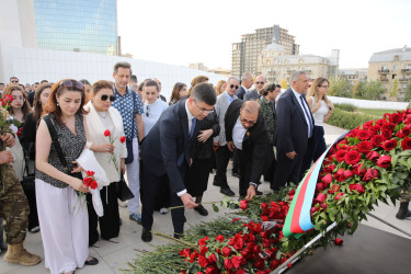Nizami rayon ictimaiyyəti 27 Sentyabr – Anım Günündə Zəfər parkını ziyarət ediblər - 27.09.2026